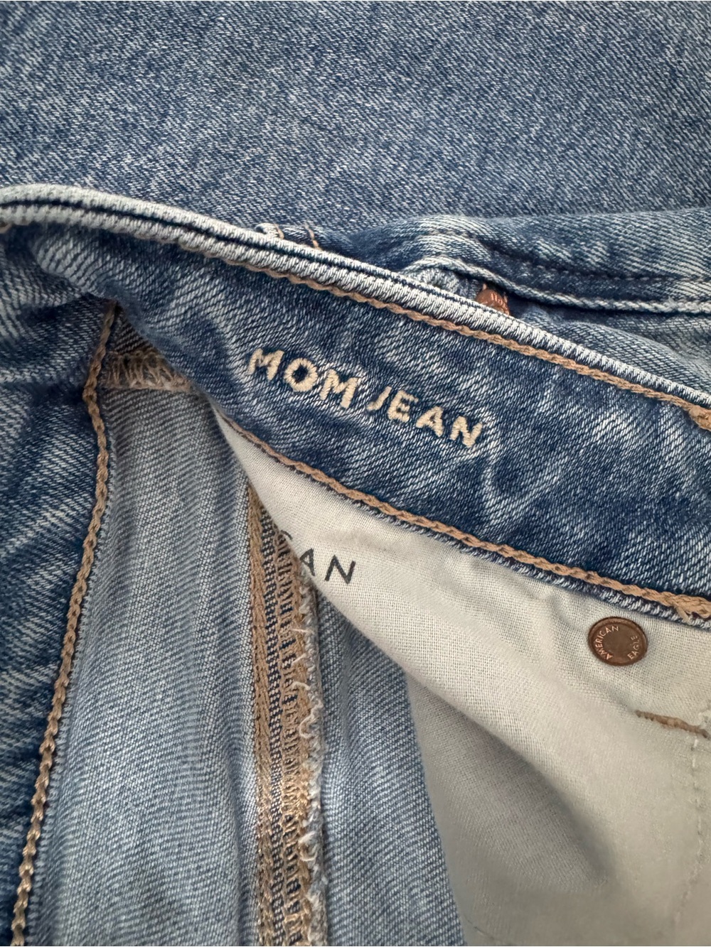 American Eagle Outfitters Light Blue Ripped Mom Jeans - Picture 4 of 5